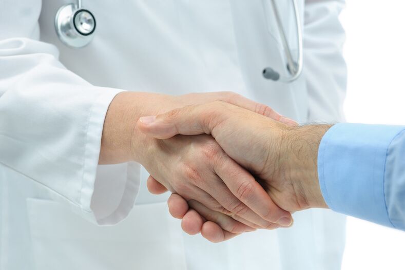 Consulta de um médico em um aumento em um membro