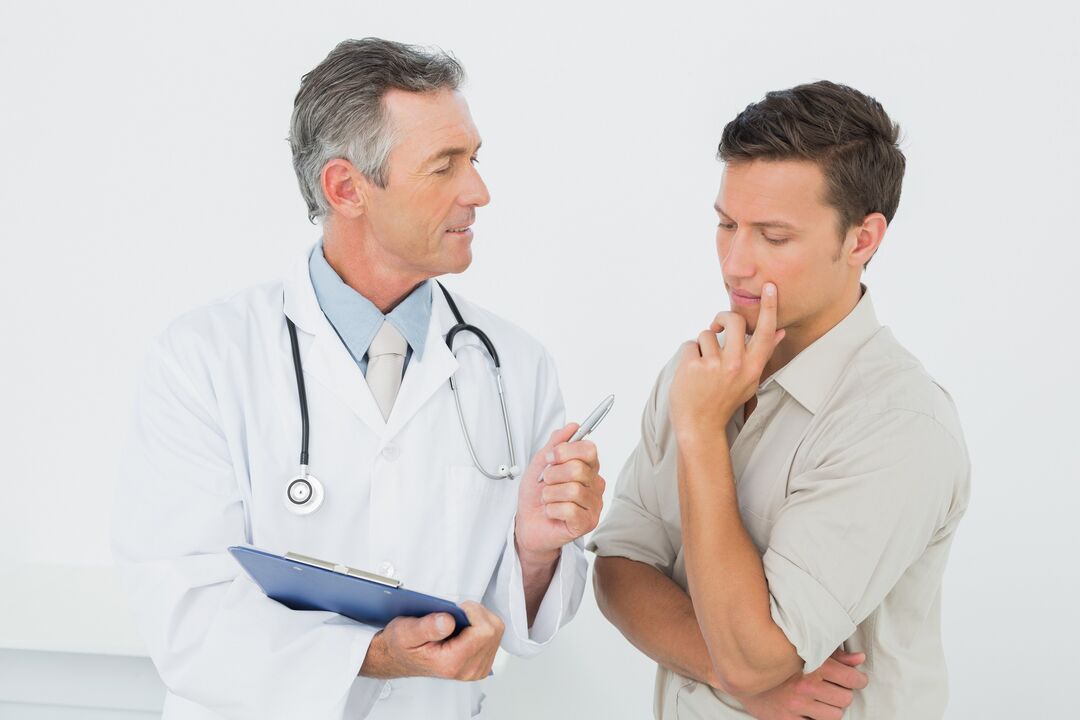 consulta com um médico sobre o custo da cirurgia de aumento do pênis